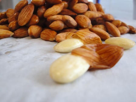 Mandle loupané (blanžírované)